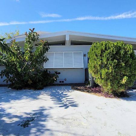 Beachway Inn Lantana Exterior photo
